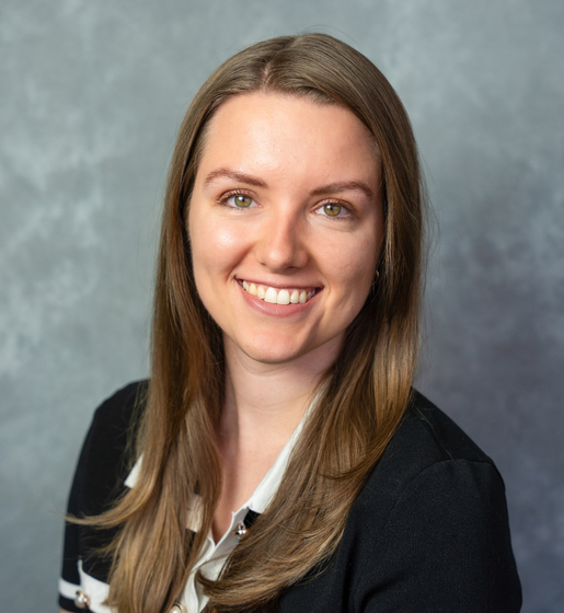 Headshot Nicole Brozyna