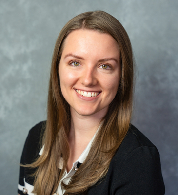 Headshot Nicole Brozyna